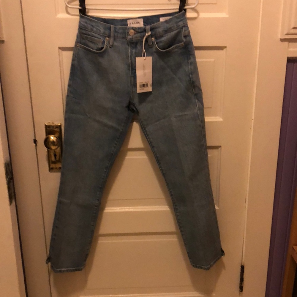 Frame Denim. Le High Straight. Size 28. Color: Cay Sand (light denim).